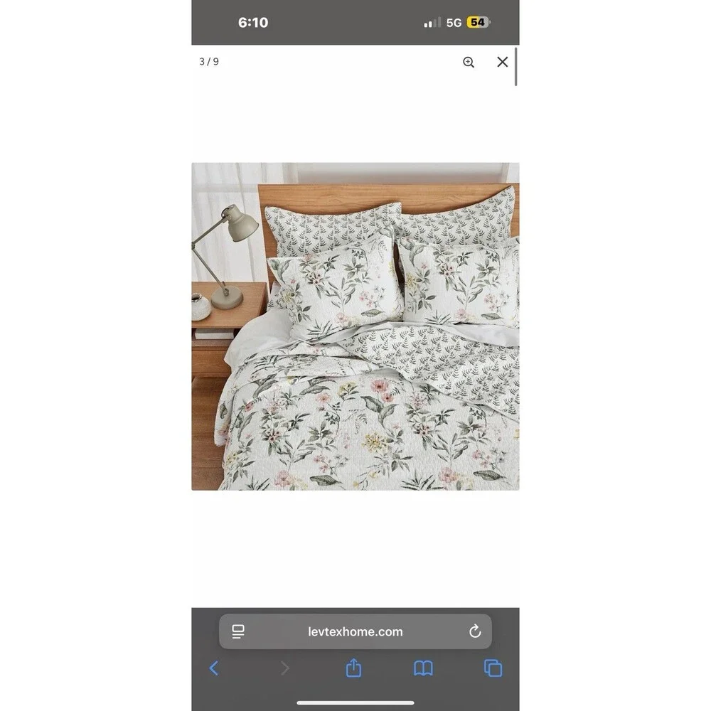 Levtex Home Viviana Quilt Set– Twin/Twin XL Floral Botanical Bedding $119 Retail